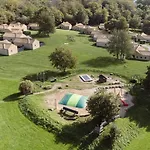 Home- Free Water Park Access מידלפרט